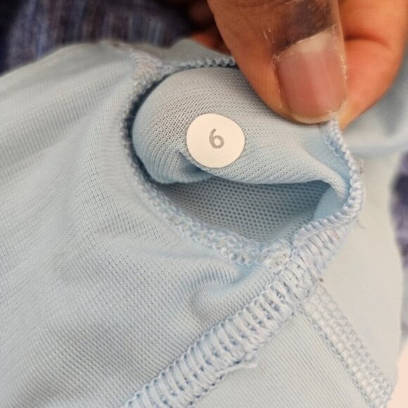 Lululemon Women'a Criss CrossTank Top With Built in Bra. Blue. Size 6 - Picture 8 of 12